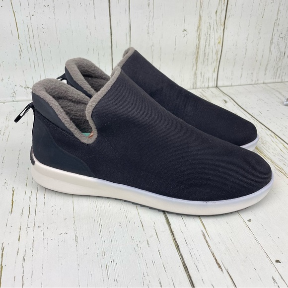 OluKai‎ Lipoa Sneakerboots - Picture 1 of 16